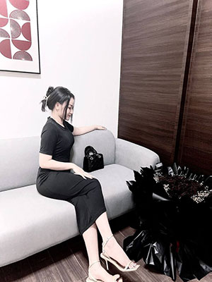 他趴在我两腿中间吸我